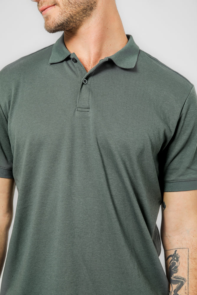 חולצת פולו בצבע ירוק זית
