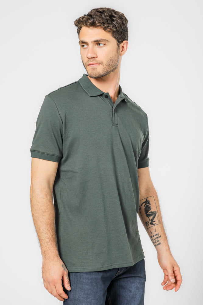 חולצת פולו בצבע ירוק זית