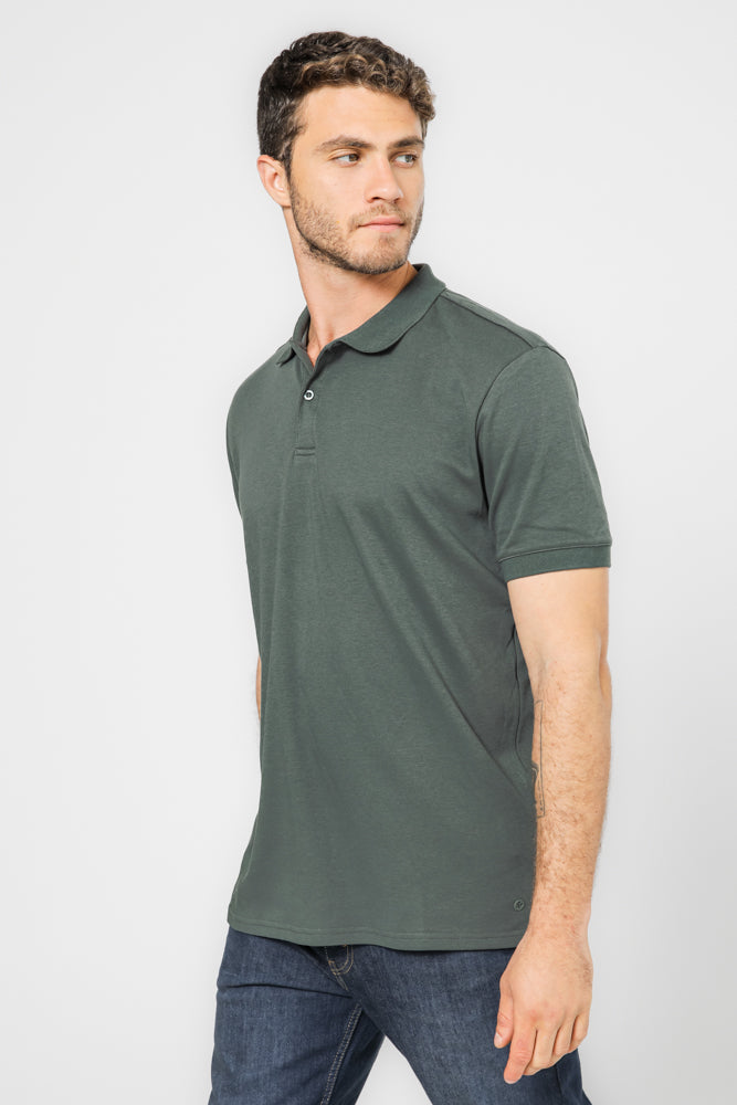 חולצת פולו בצבע ירוק זית