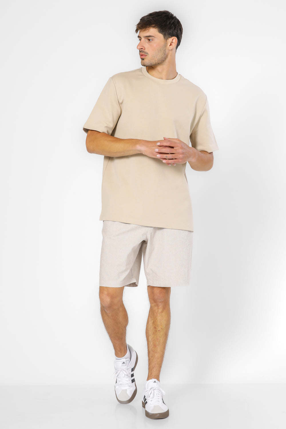 חולצה קצרה עם צאוורון עגול בז'