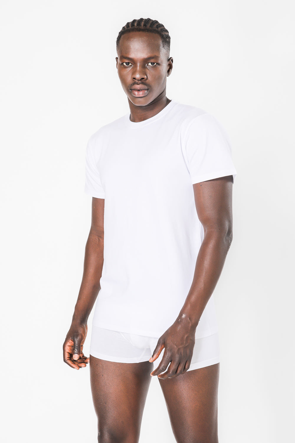 טישירט בייסיק לבנה צאוורון עגול