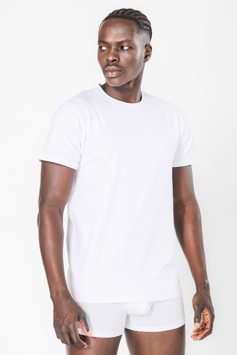 טישירט בייסיק לבנה צאוורון עגול