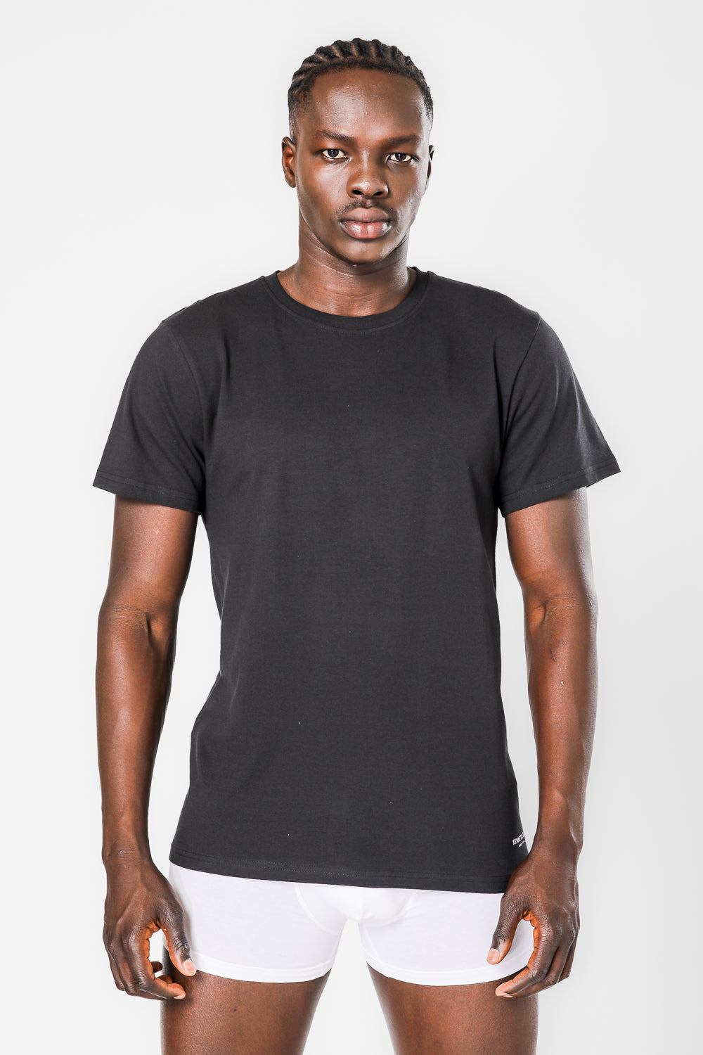 טישירט בייסיק שחורה צאוורון עגול