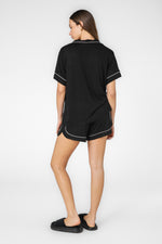 סט פיג'מה קצרה מכופתרת קלאסית