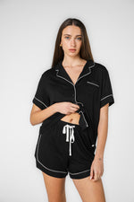 סט פיג'מה קצרה מכופתרת קלאסית