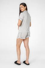 סט פיג'מה קצרה מכופתרת קלאסית