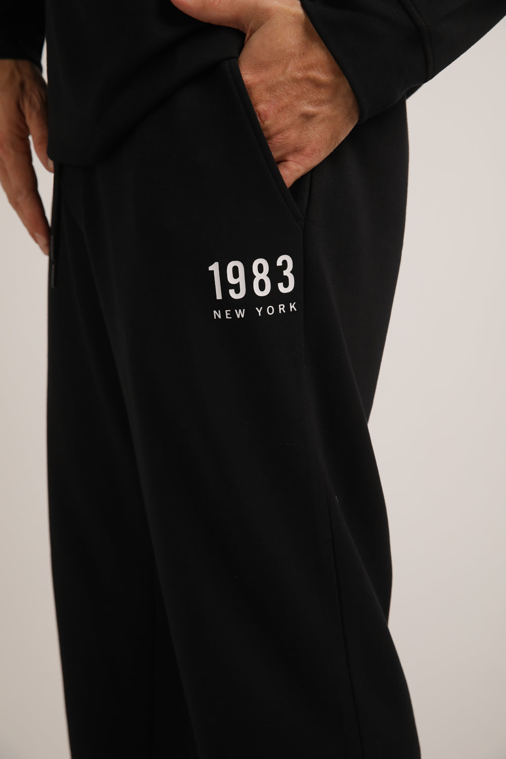 מכנסי טרנינג עם סיומת גומי | קנת קול