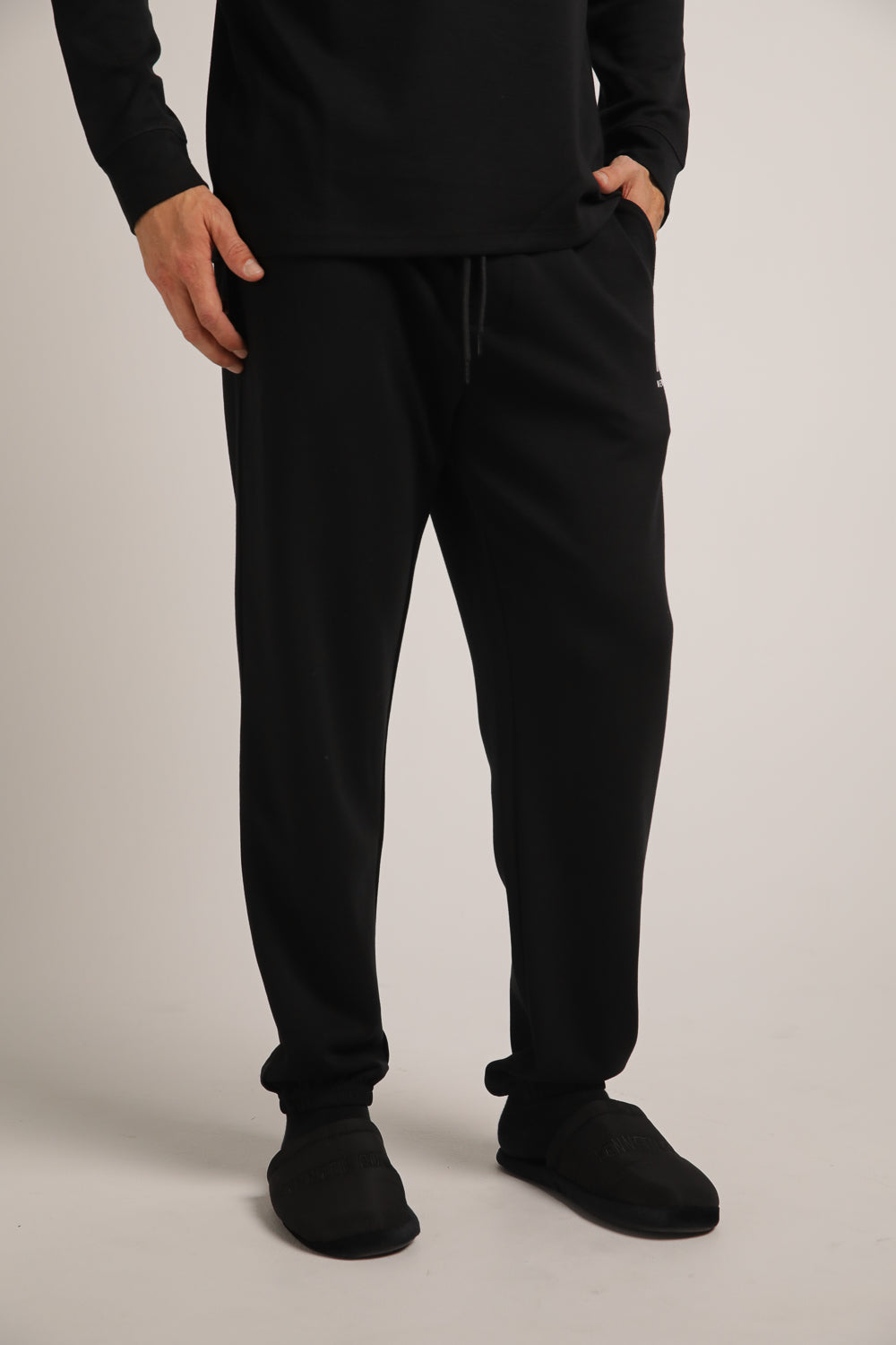 מכנסי טרנינג עם סיומת גומי | קנת קול