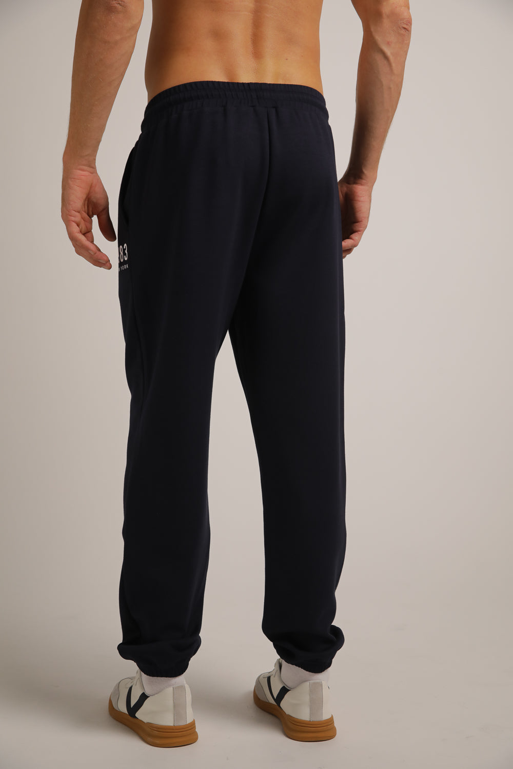 מכנסי טרנינג עם סיומת גומי | קנת קול