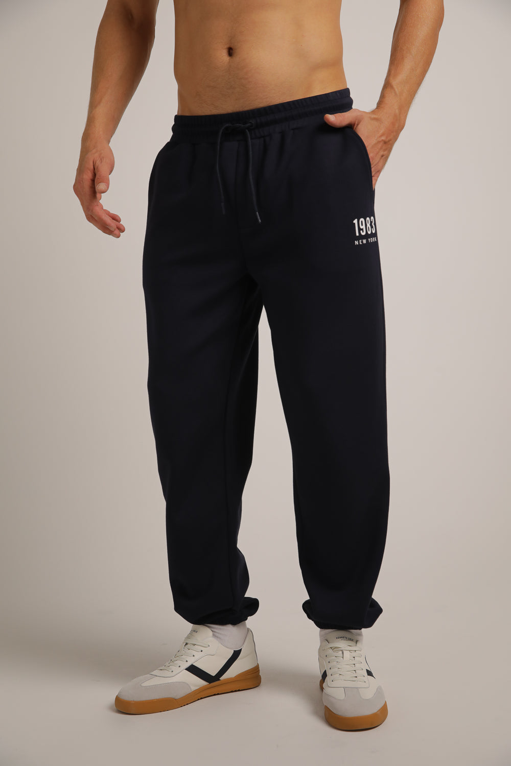 מכנסי טרנינג עם סיומת גומי | קנת קול