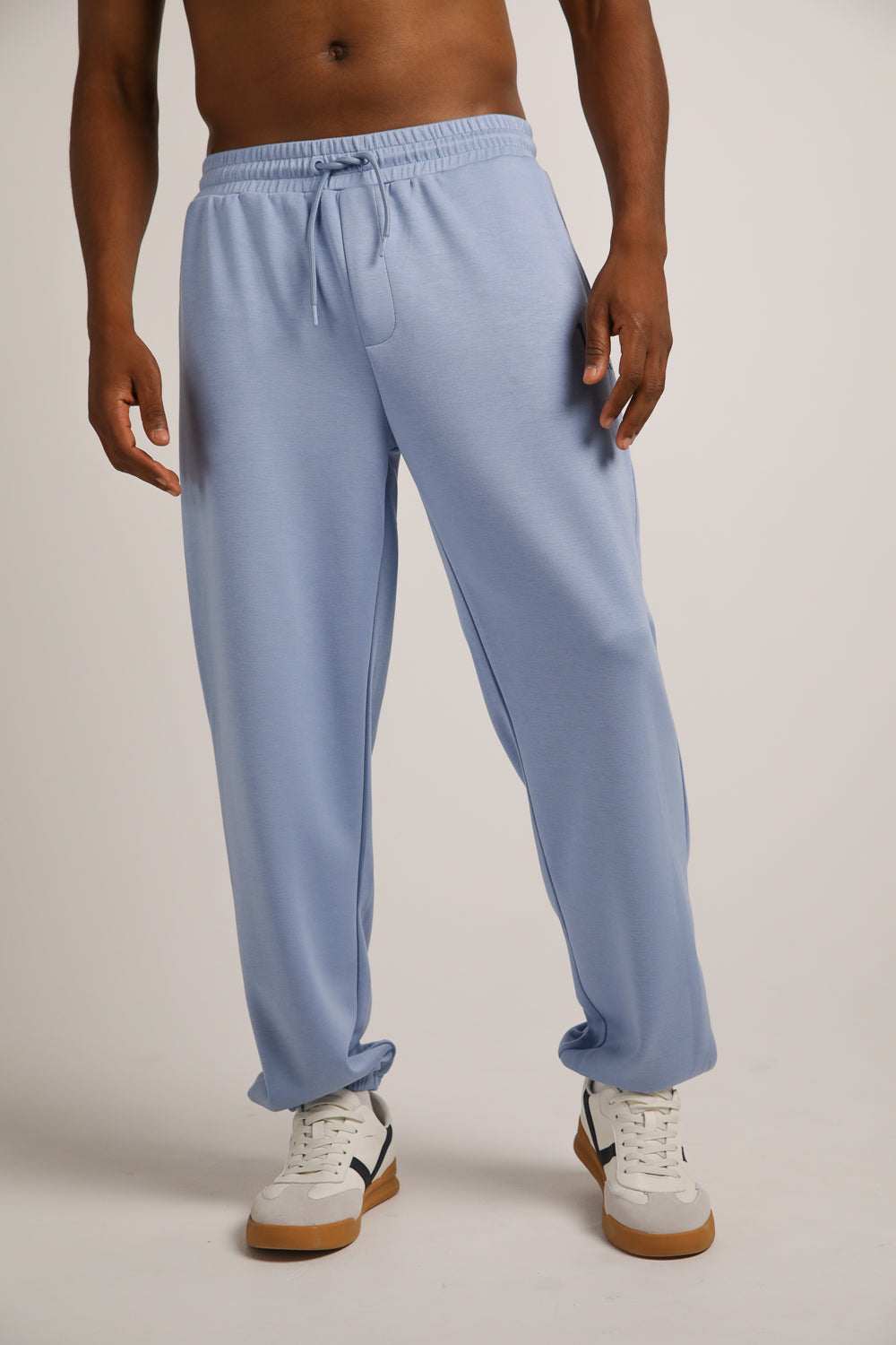 מכנסי טרנינג עם סיומת צרה | קנת קול