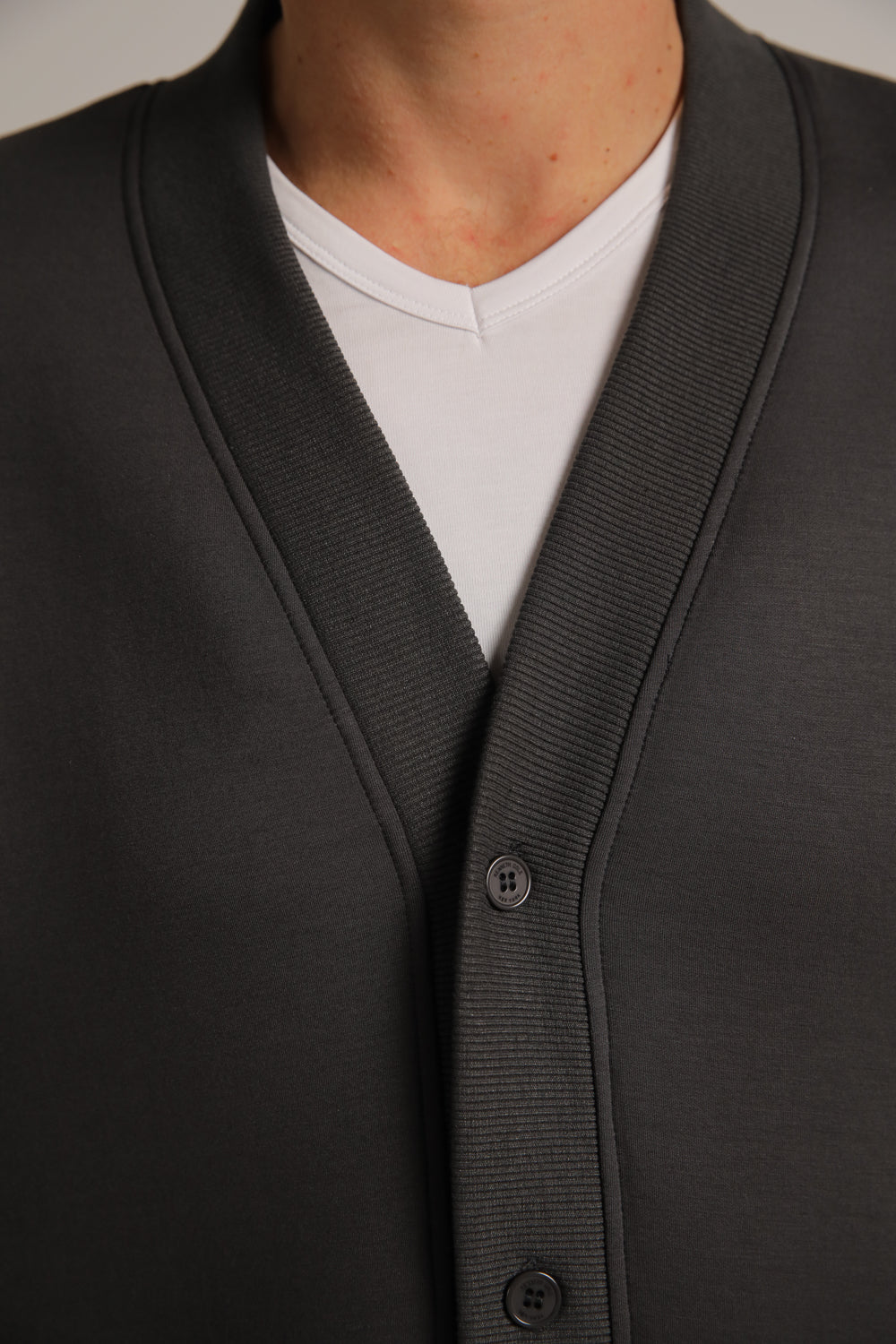 ג'קט עם כפתורים ולוגו מובלט | קנת קול