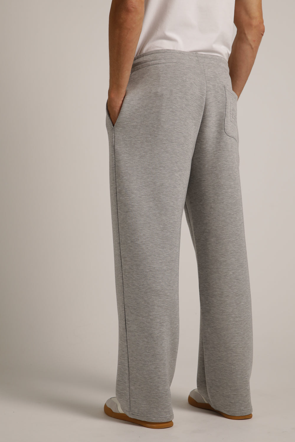 מכנסי טרנינג עם לוגו מובלט | קנת קול