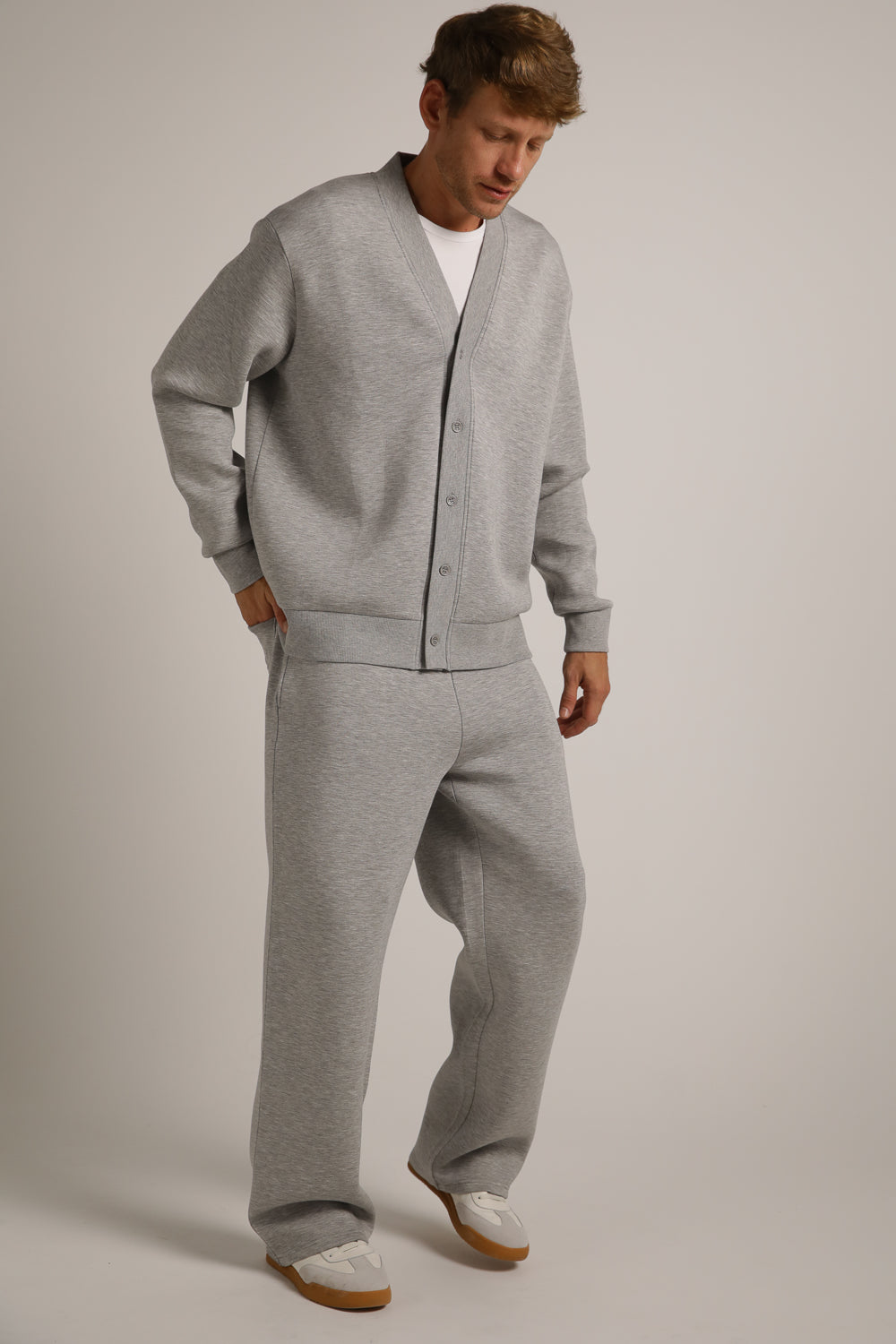 מכנסי טרנינג עם לוגו מובלט | קנת קול