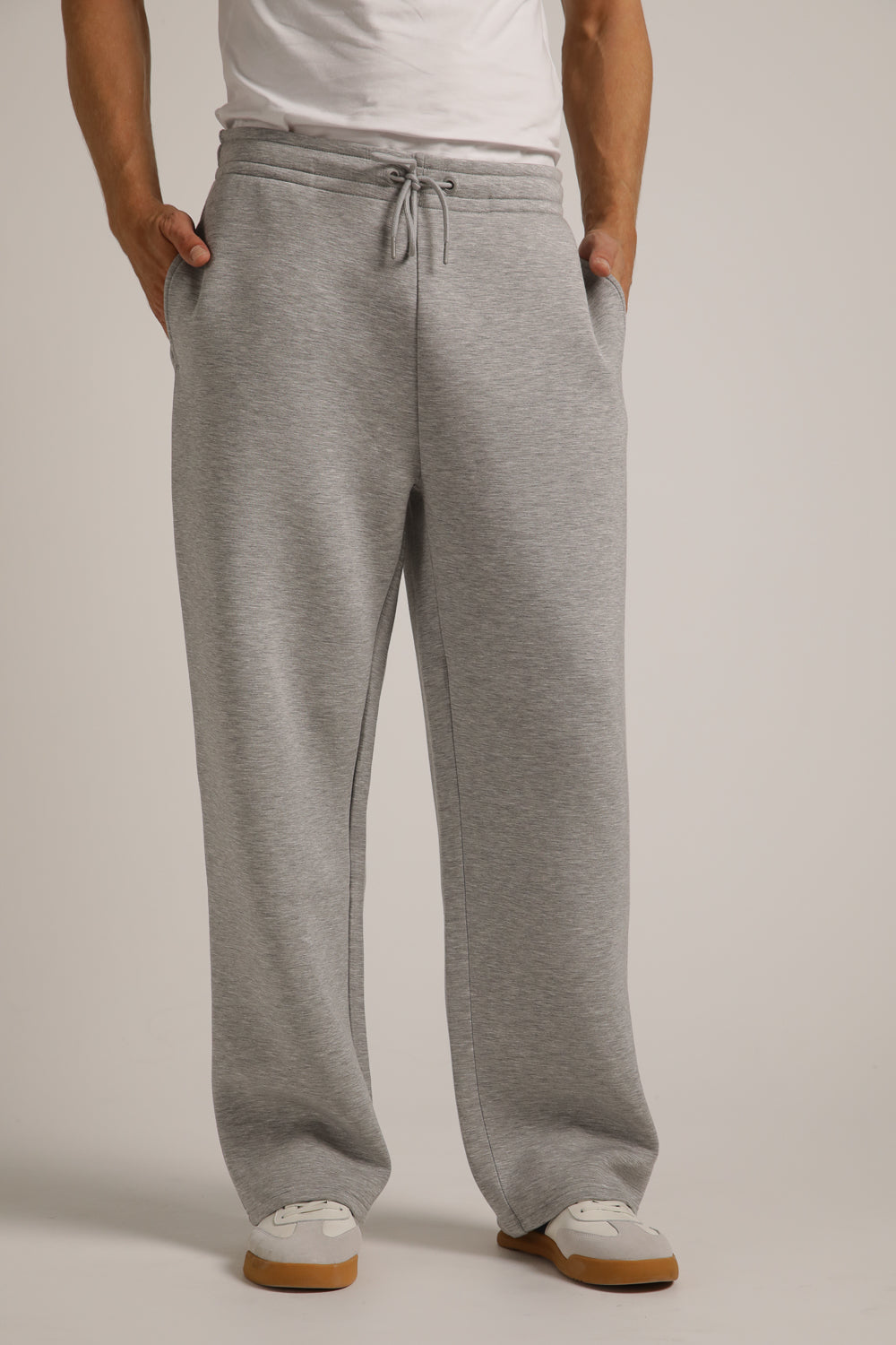 מכנסי טרנינג עם לוגו מובלט | קנת קול