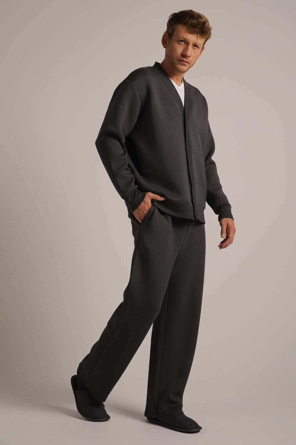 מכנסי טרנינג עם לוגו מובלט | קנת קול