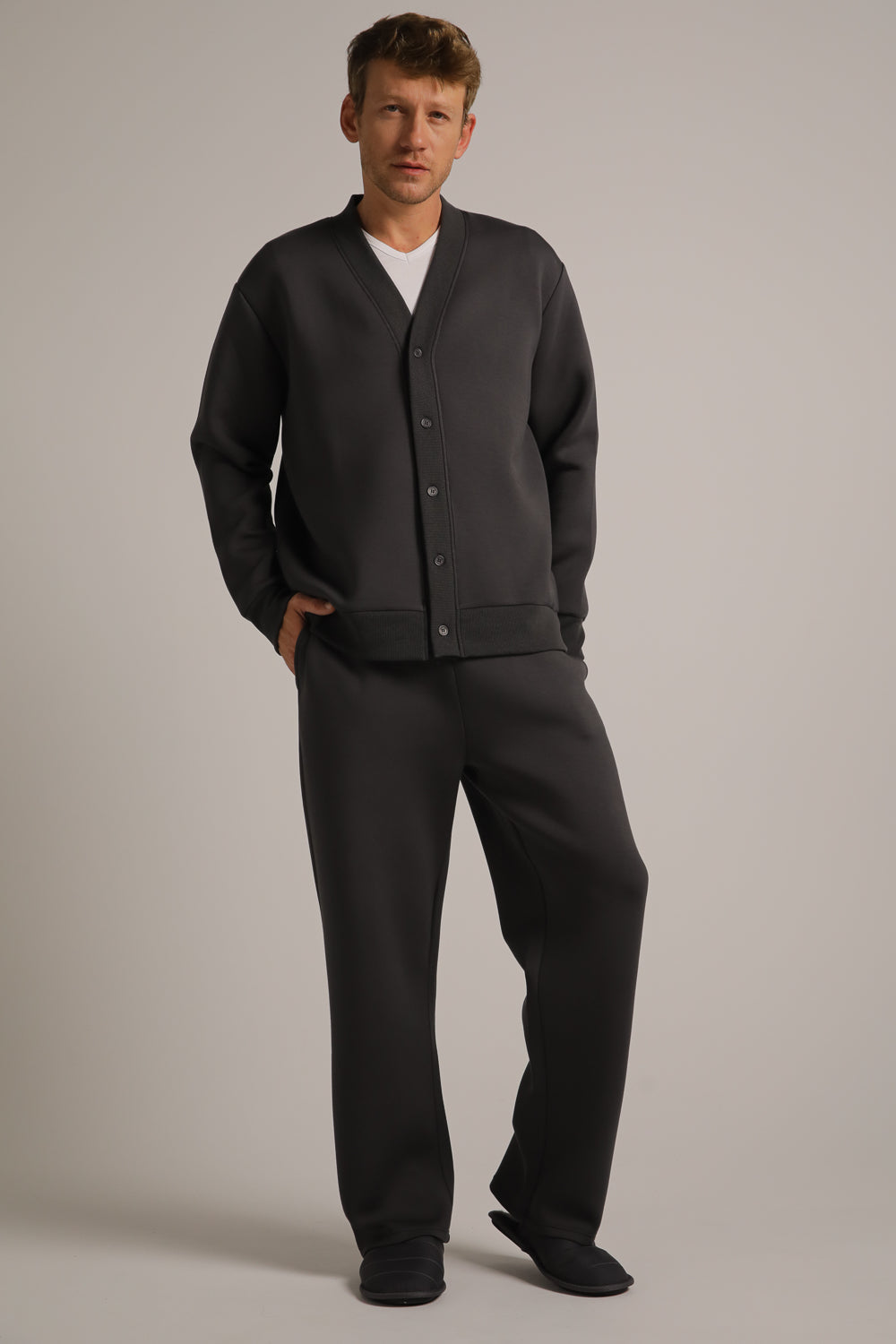 מכנסי טרנינג עם לוגו מובלט | קנת קול