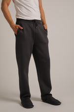 מכנסי טרנינג בגזרה ישרה | קנת קול