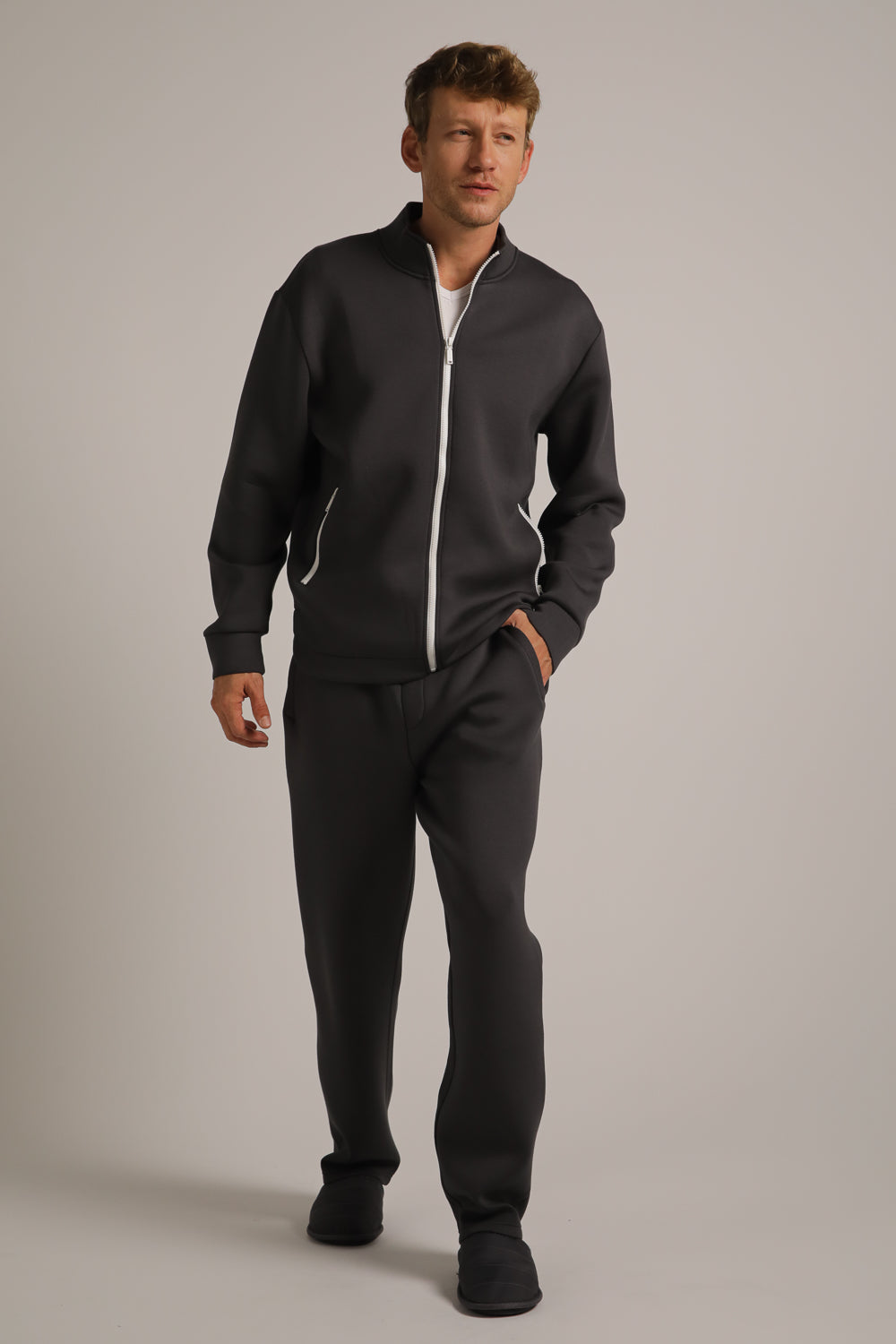 מכנסי טרנינג בגזרה ישרה | קנת קול