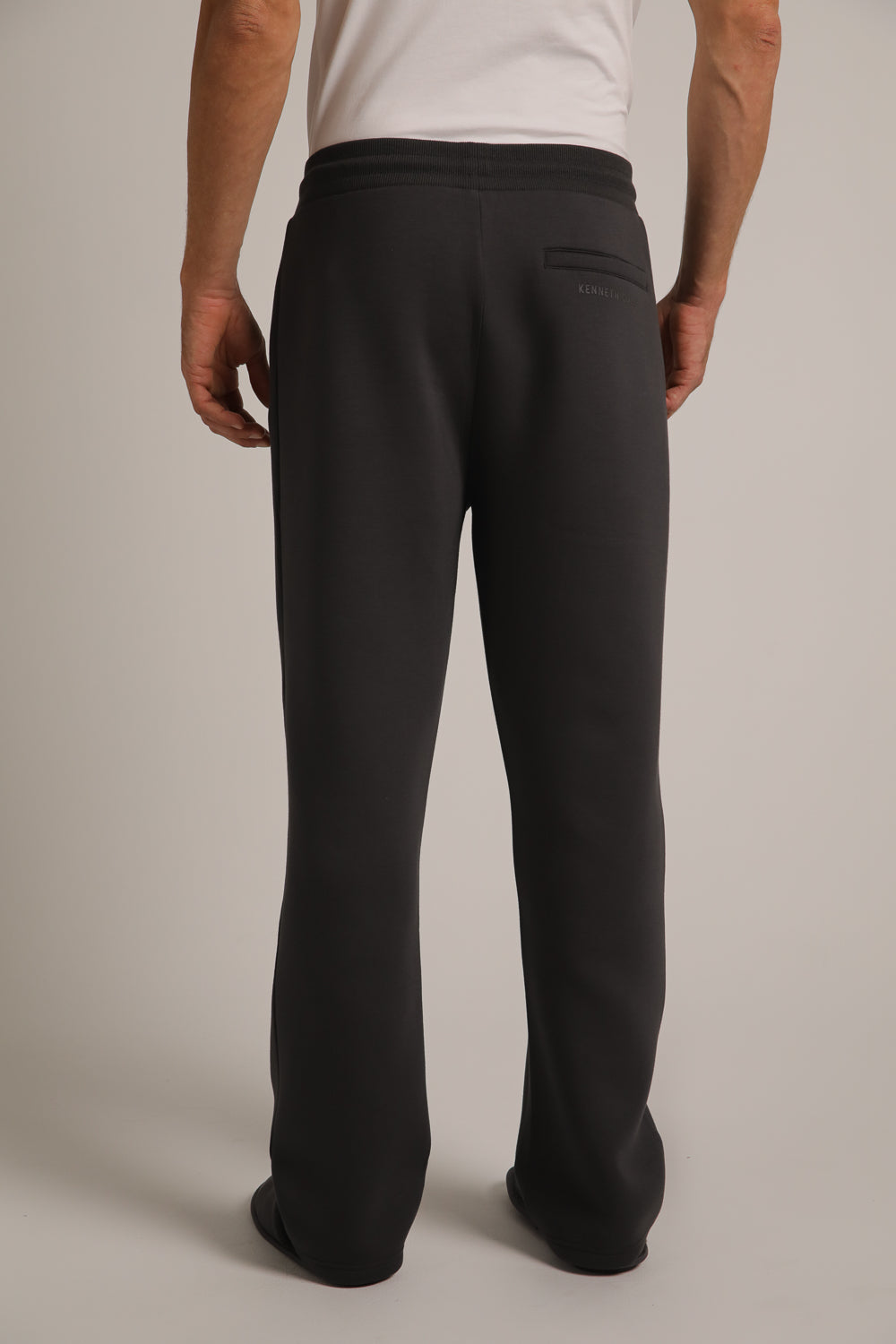 מכנסי טרנינג בגזרה ישרה | קנת קול