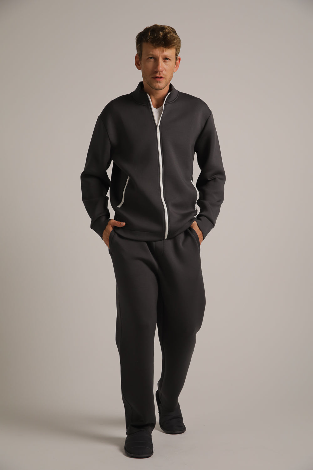 מכנסי טרנינג בגזרה ישרה | קנת קול