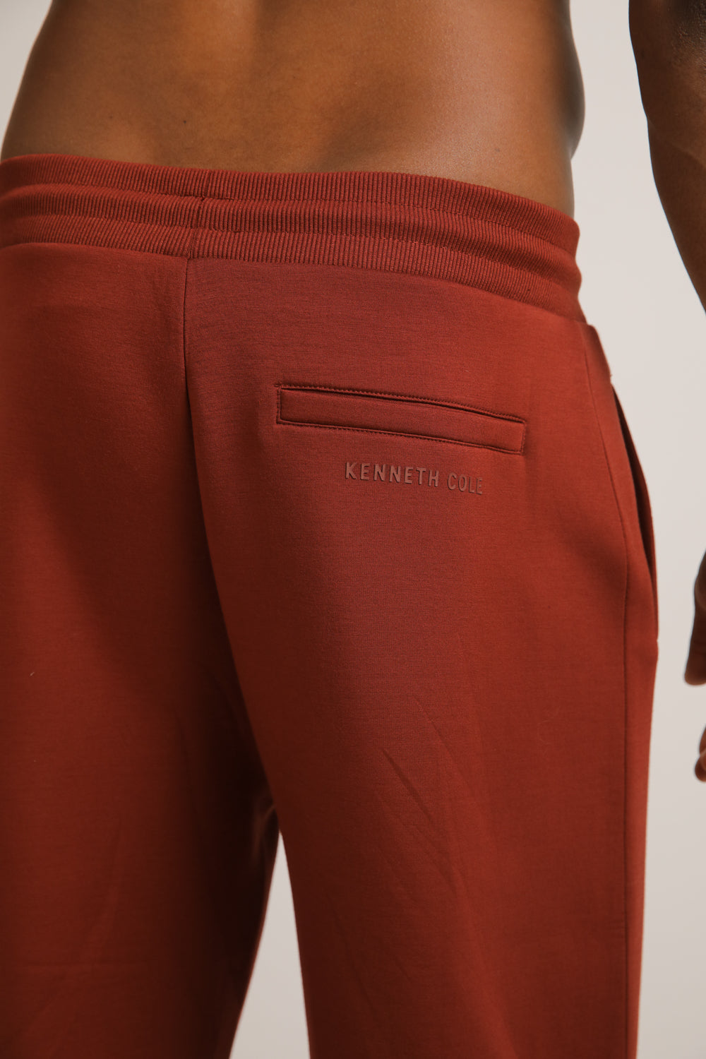 מכנסי טרנינג בגזרה ישרה | קנת קול