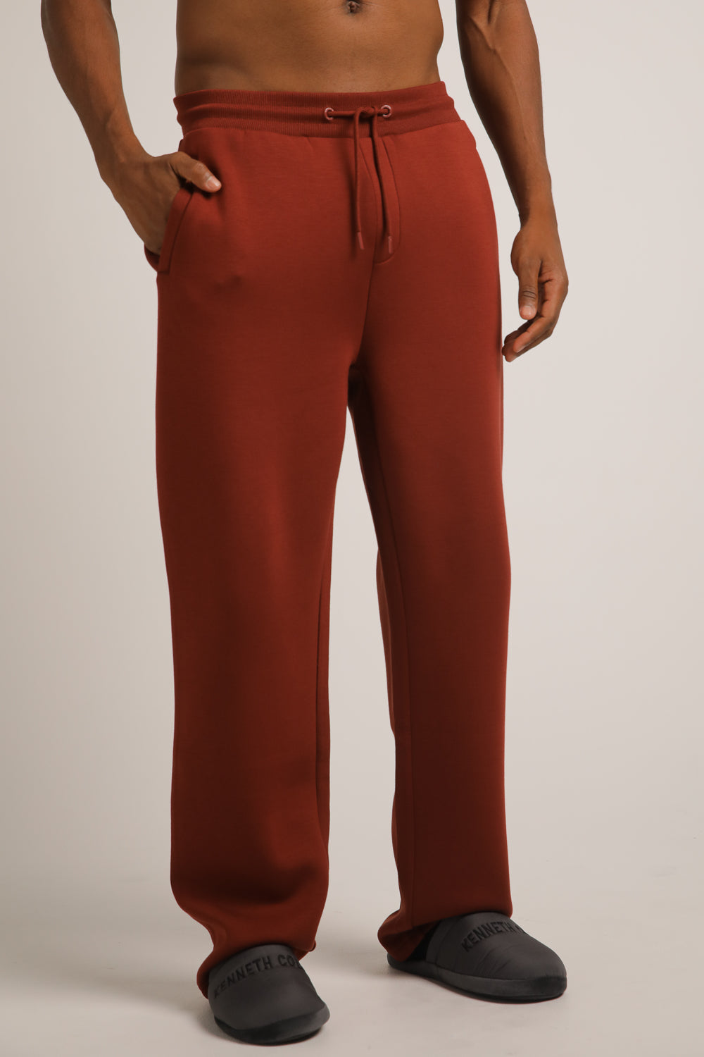 מכנסי טרנינג בגזרה ישרה | קנת קול