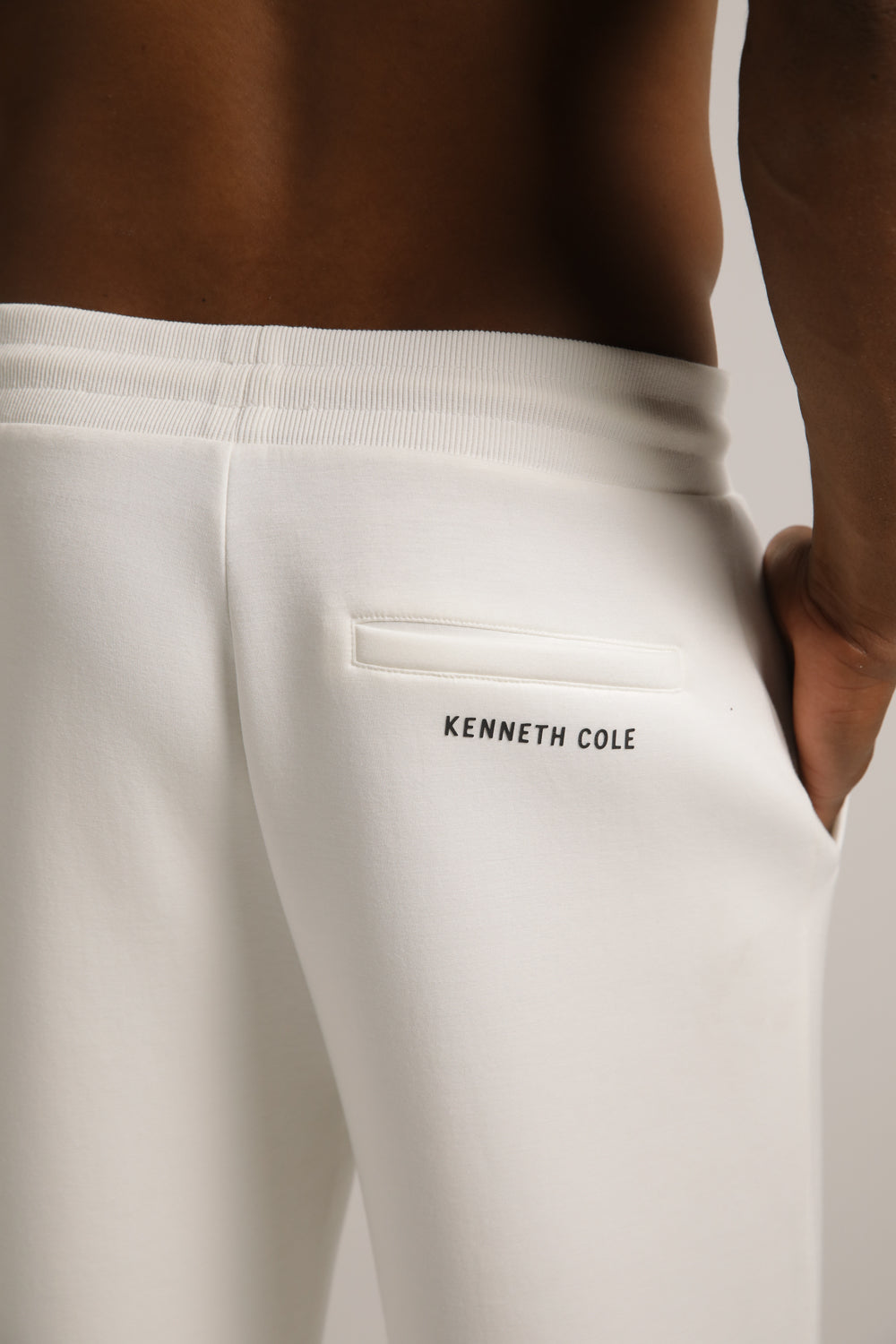 מכנסי טרנינג בגזרה ישרה | קנת קול