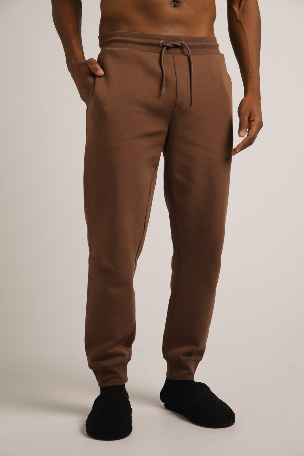 מכנסי טרנינג עם סיומת צרה | קנת קול