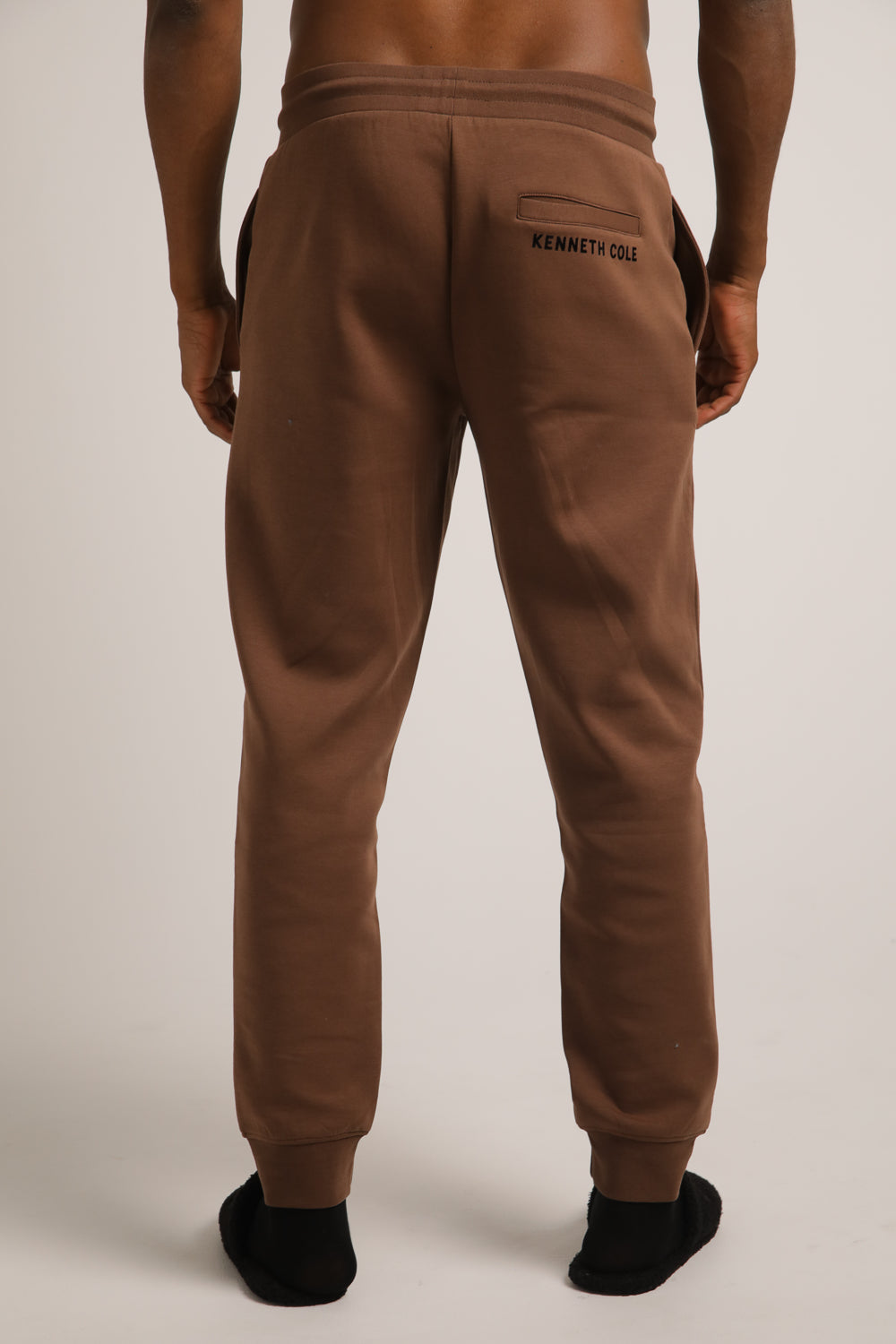 מכנסי טרנינג עם סיומת צרה | קנת קול