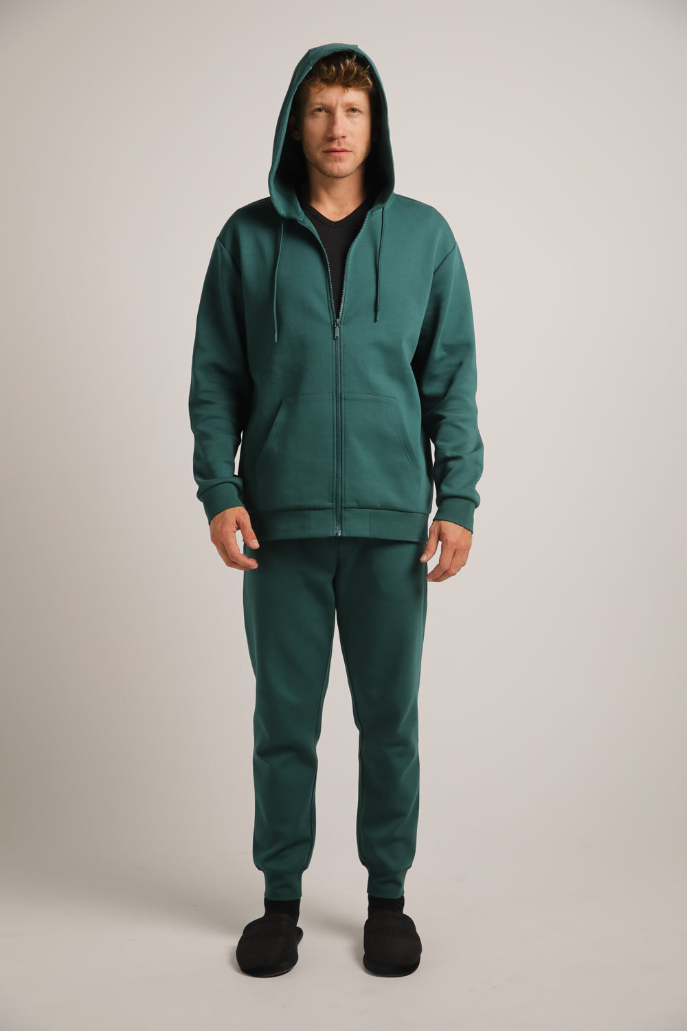 מכנסי טרנינג עם סיומת צרה | קנת קול