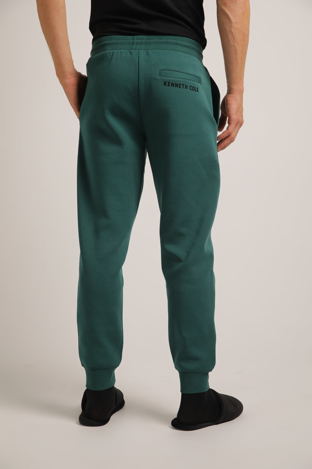 מכנסי טרנינג עם סיומת צרה | קנת קול