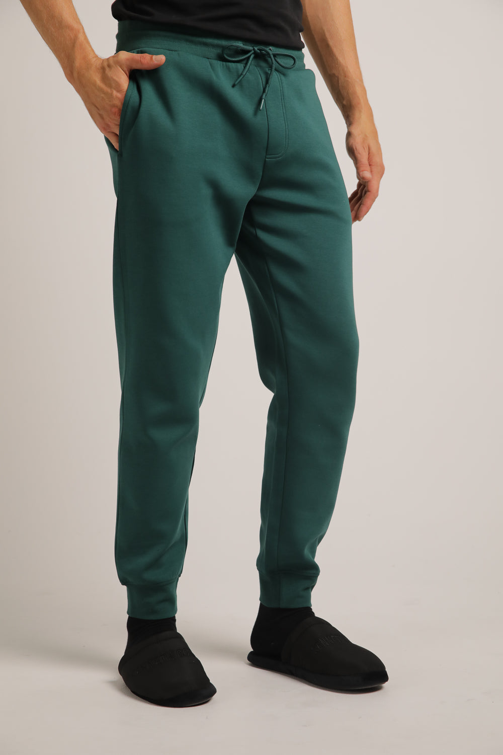 מכנסי טרנינג עם סיומת צרה | קנת קול