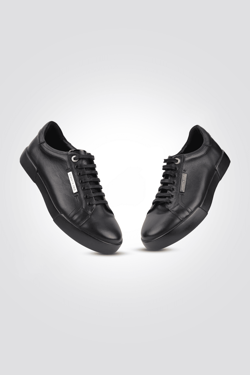 סניקרס עור בצבע שחור - MASHBIR//365