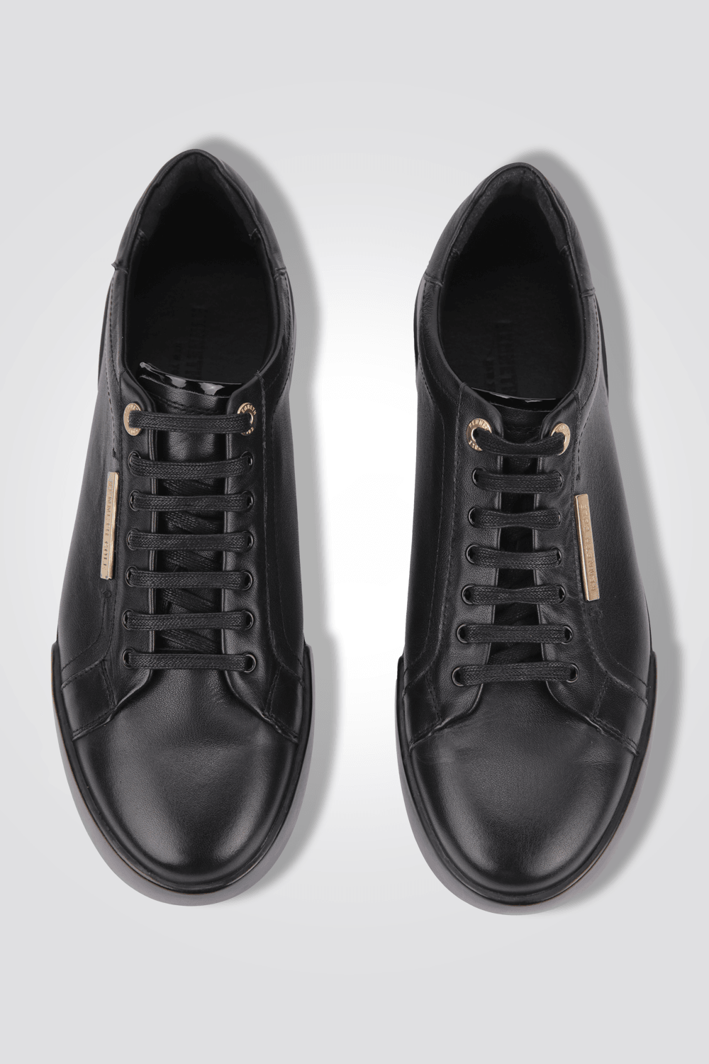 סניקרס עור בצבע שחור - MASHBIR//365