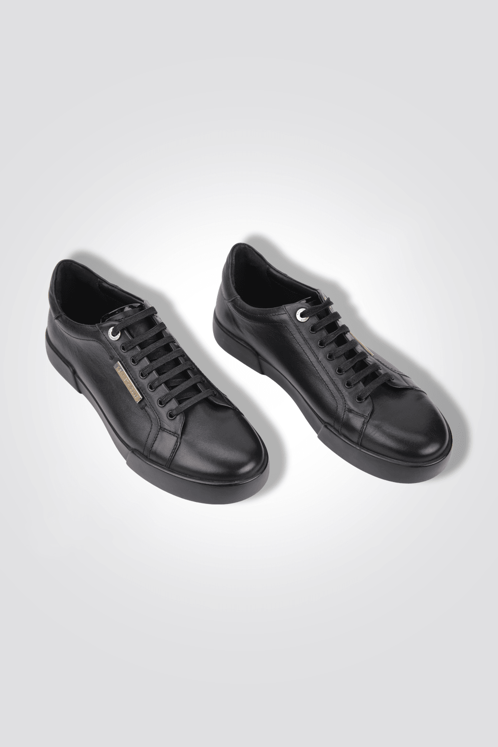 סניקרס עור בצבע שחור - MASHBIR//365