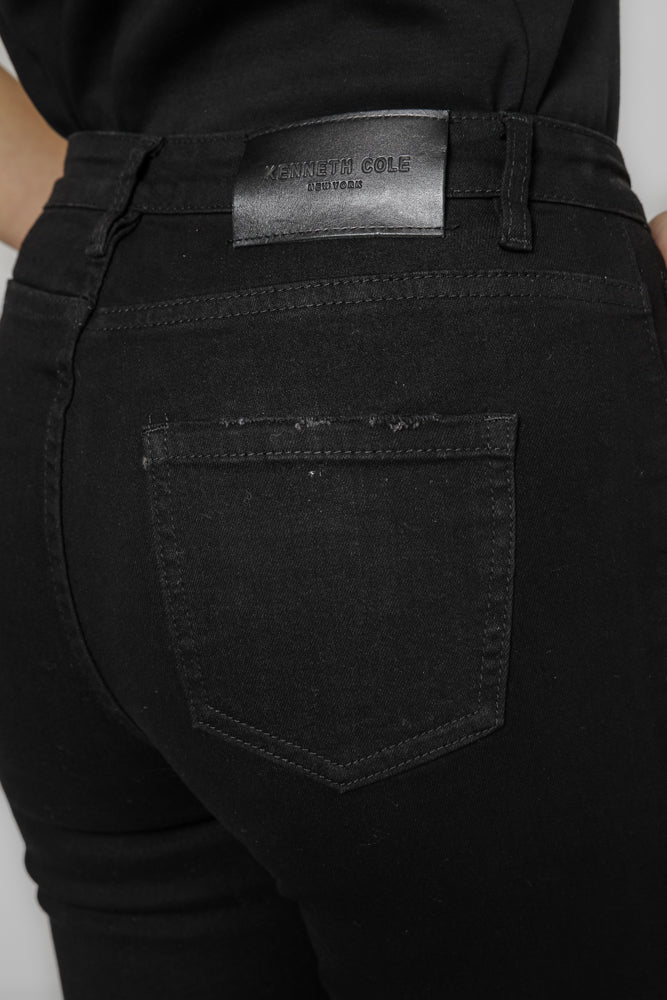 ג'ינס מותן רלקס בצבע שחור