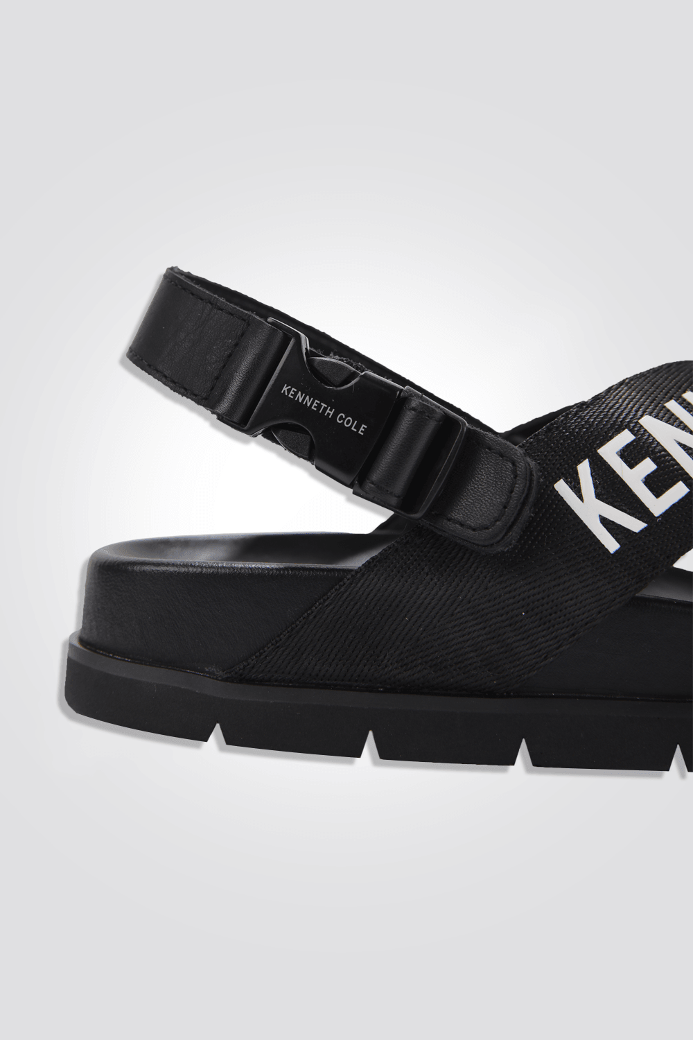 סנדלי FLAT ANKLE STRAP לנשים בצבע שחור - MASHBIR//365