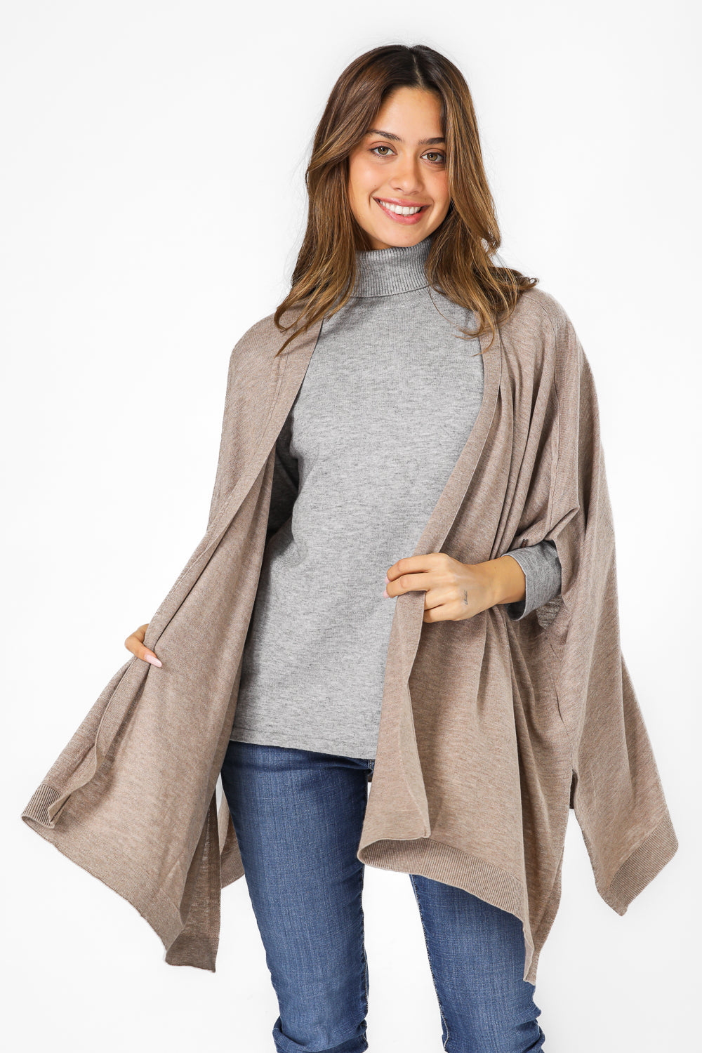 עליונית פונצ'ו בצבע בז'