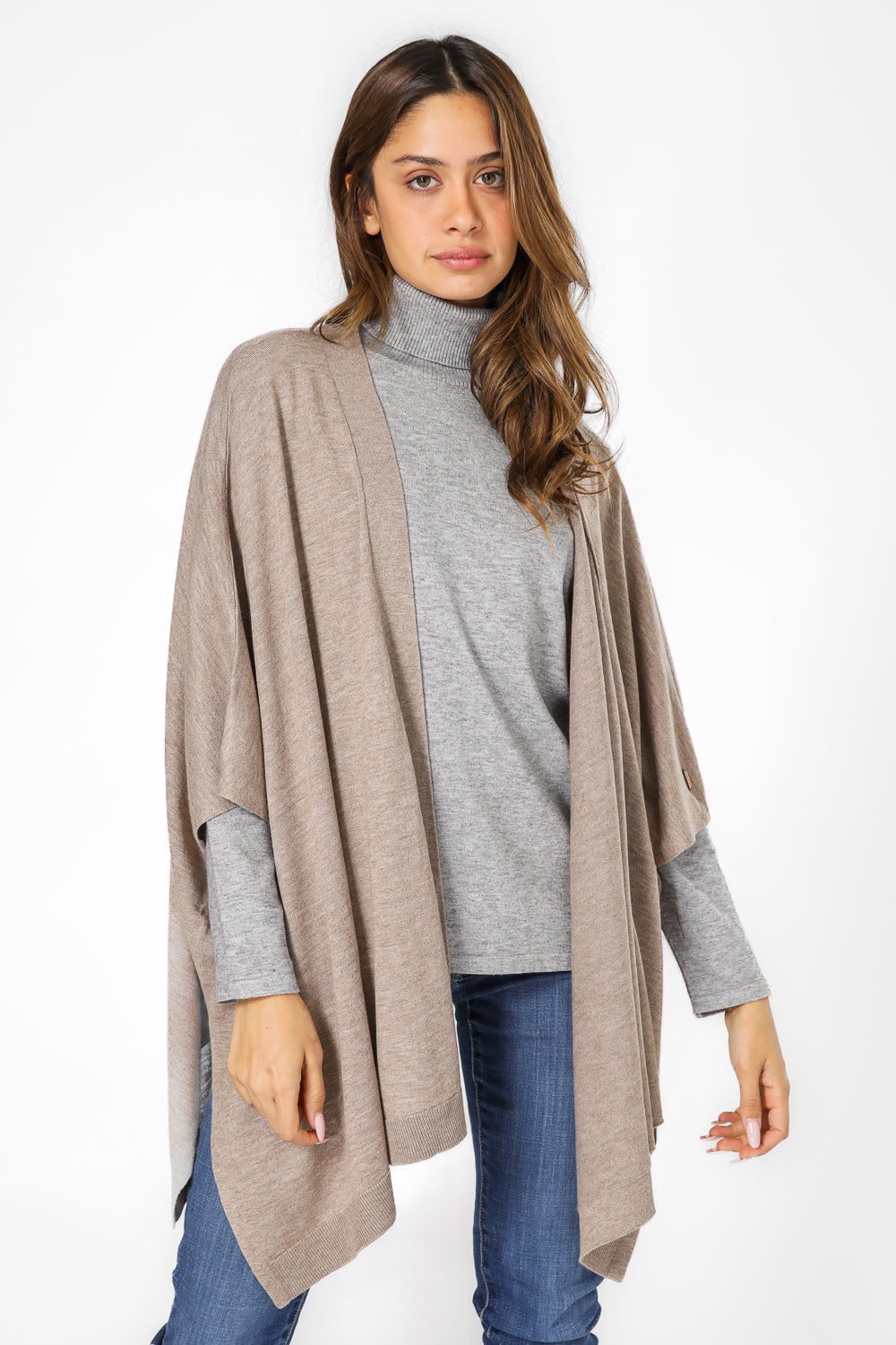 עליונית פונצ'ו בצבע בז'