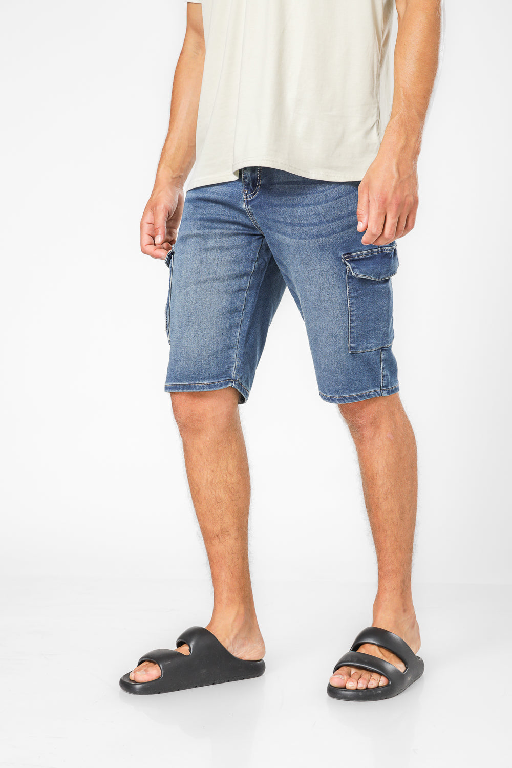 מכנסי ג'ינס בצבע כחול