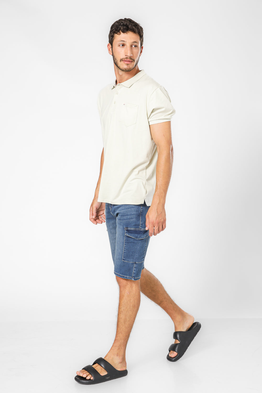 מכנסי ג'ינס בצבע כחול