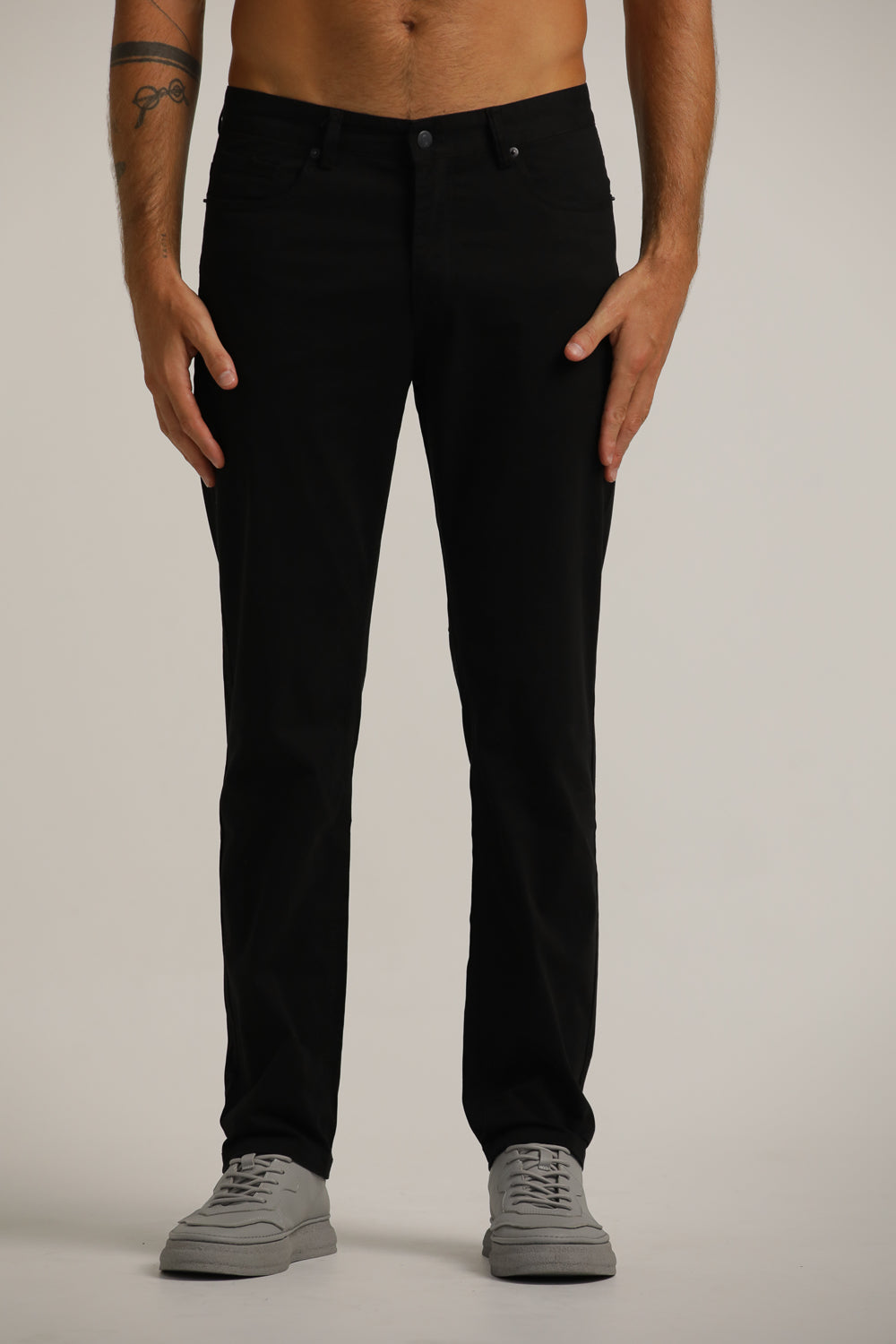 מכנסי ג'ינס בגזרת סקיני ישרה | קנת קול