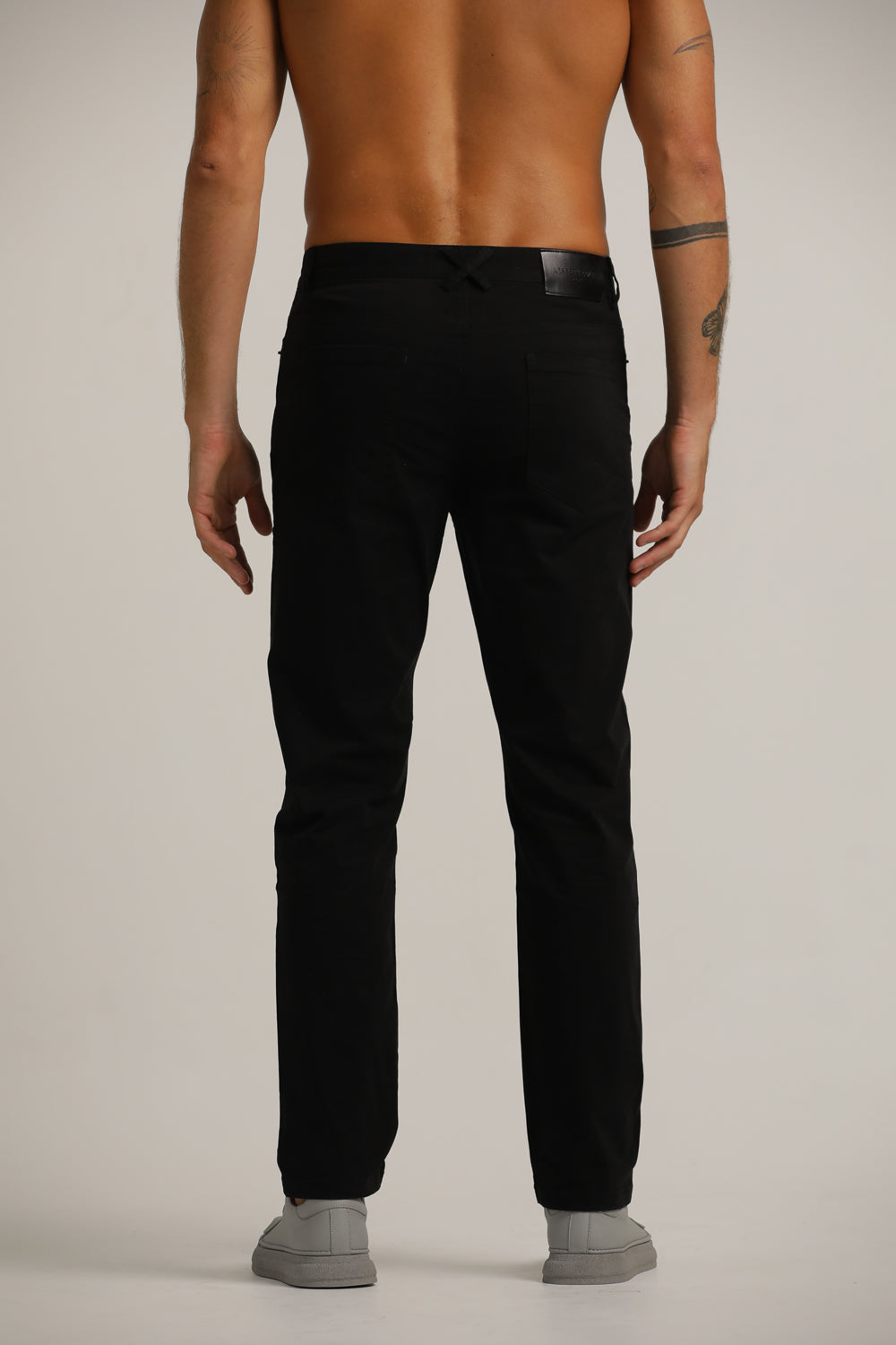 מכנסי ג'ינס בגזרת סקיני ישרה | קנת קול