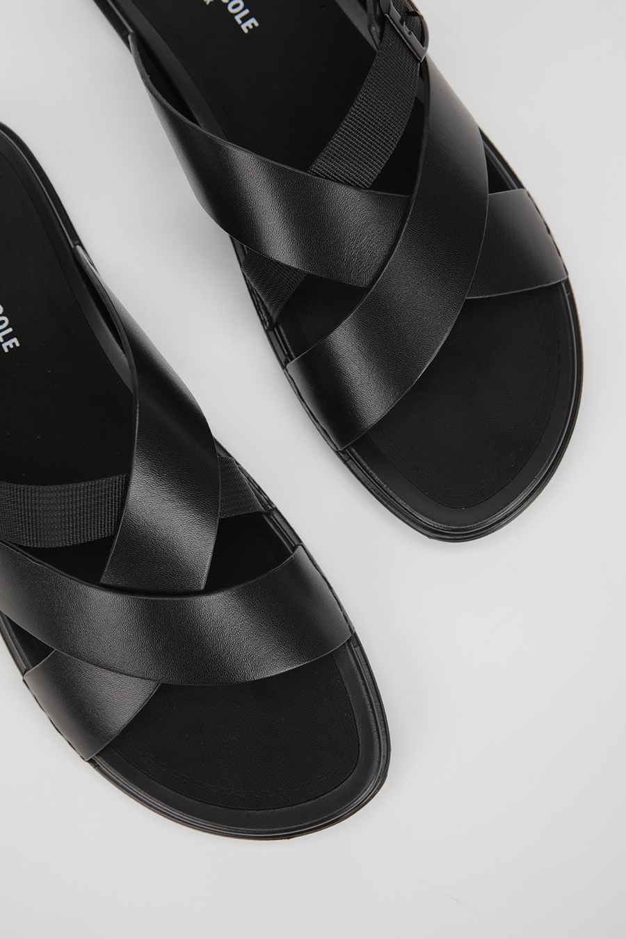 כפכפים עם רצועות מוצלבות לגברים | קנת קול