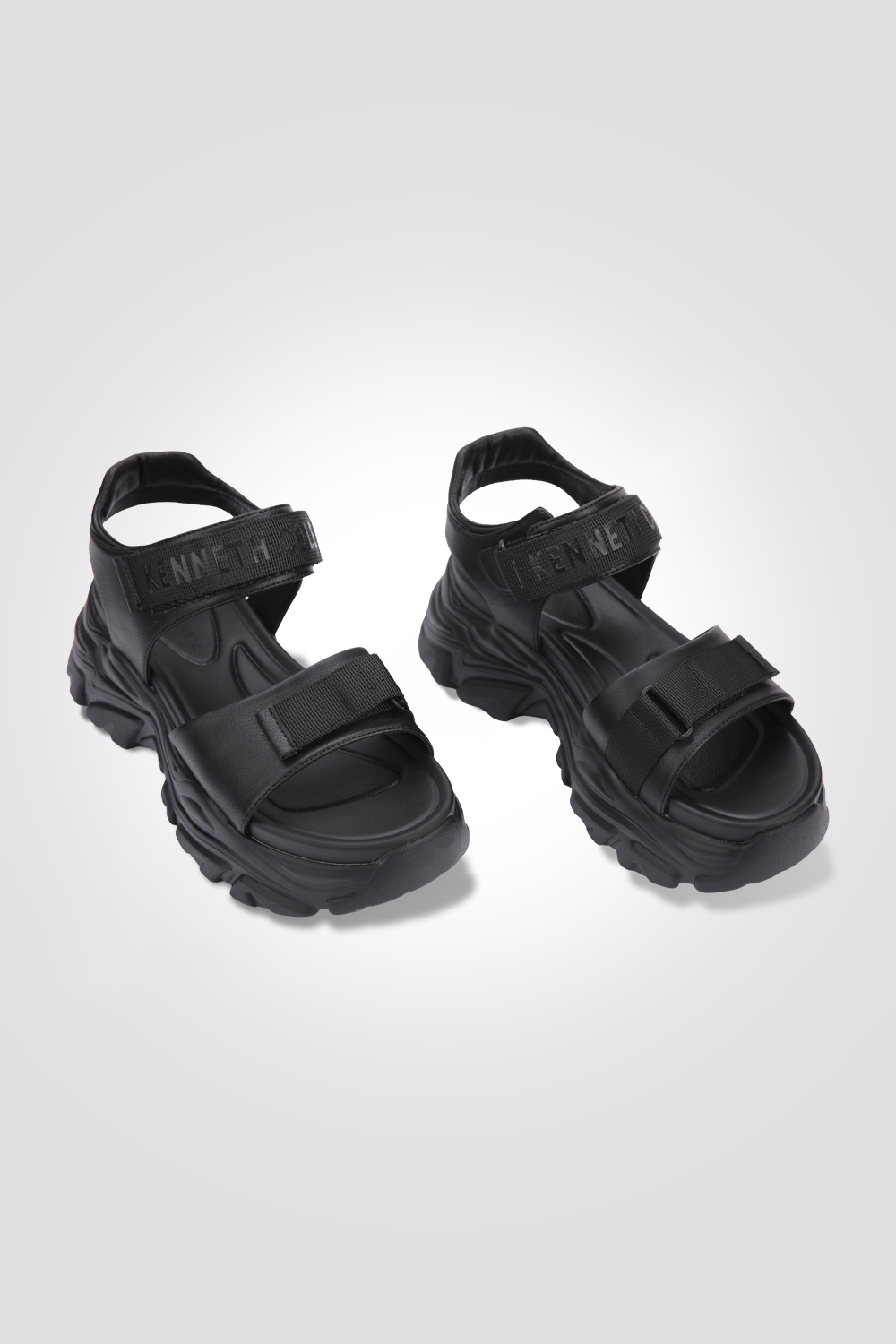 סנדלי פלטפורמה לנשים בצבע שחור