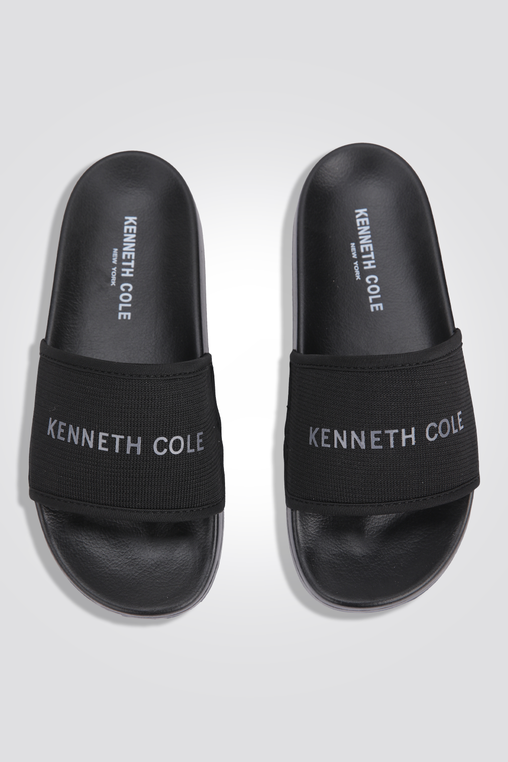 כפכפים לנשים עם כיתוב לוגו בצבע שחור