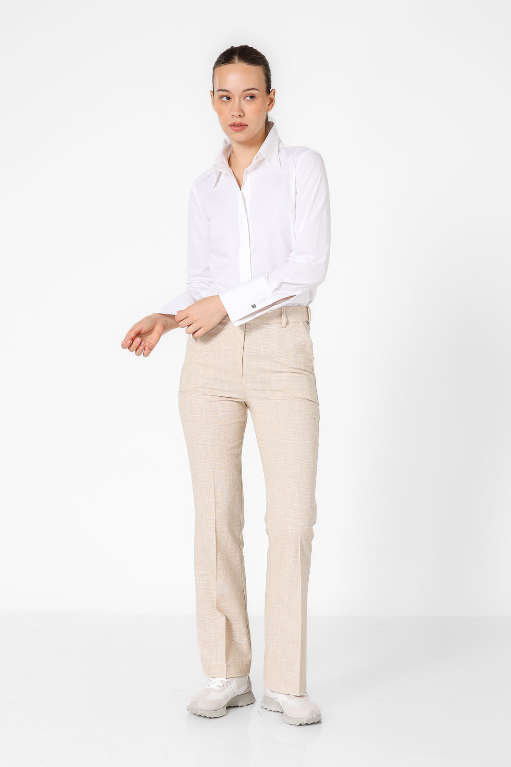 חולצה מכופתרת בצבע לבן | קנת קול