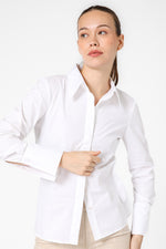 חולצה מכופתרת בצבע לבן | קנת קול