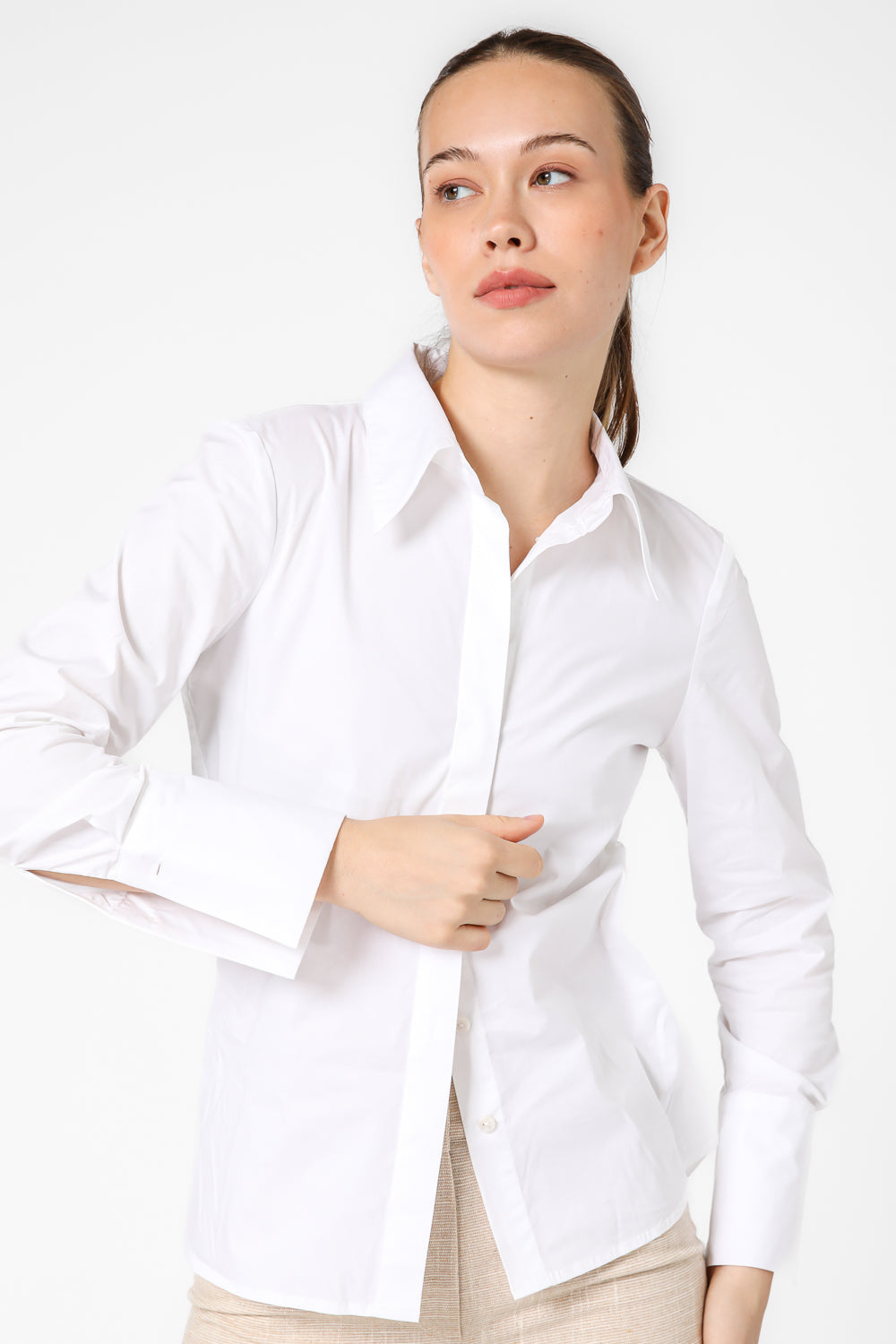 חולצה מכופתרת בצבע לבן | קנת קול